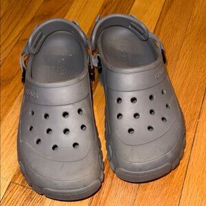 Unisex crocs, women’s 9, men’s 7, grey